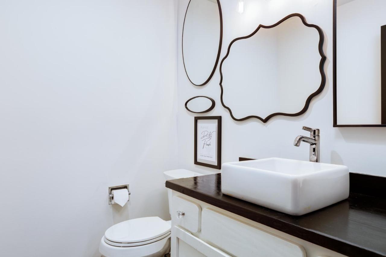 Entire Condo In Downtown Winston Bagian luar foto