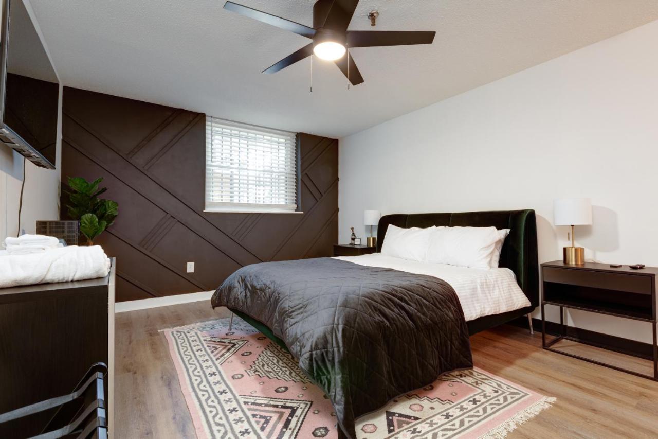 Entire Condo In Downtown Winston Bagian luar foto