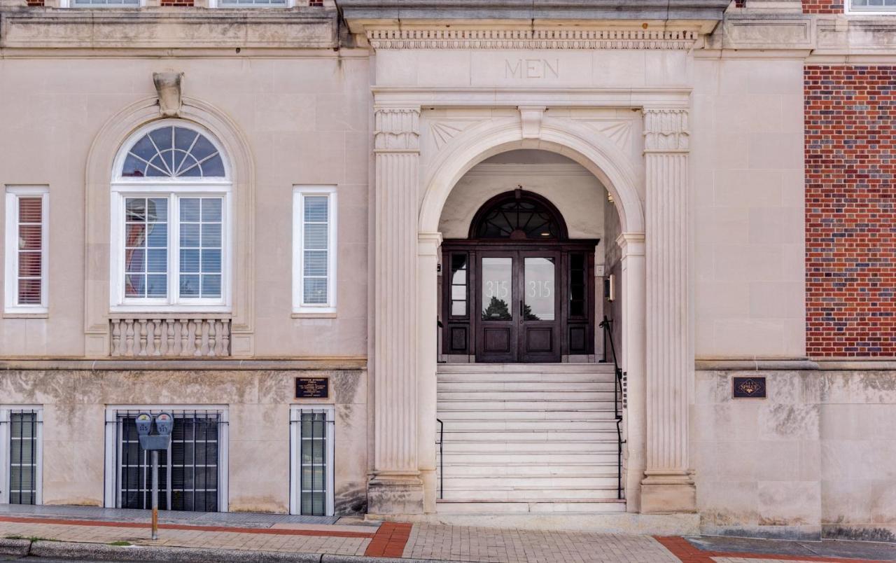 Entire Condo In Downtown Winston Bagian luar foto