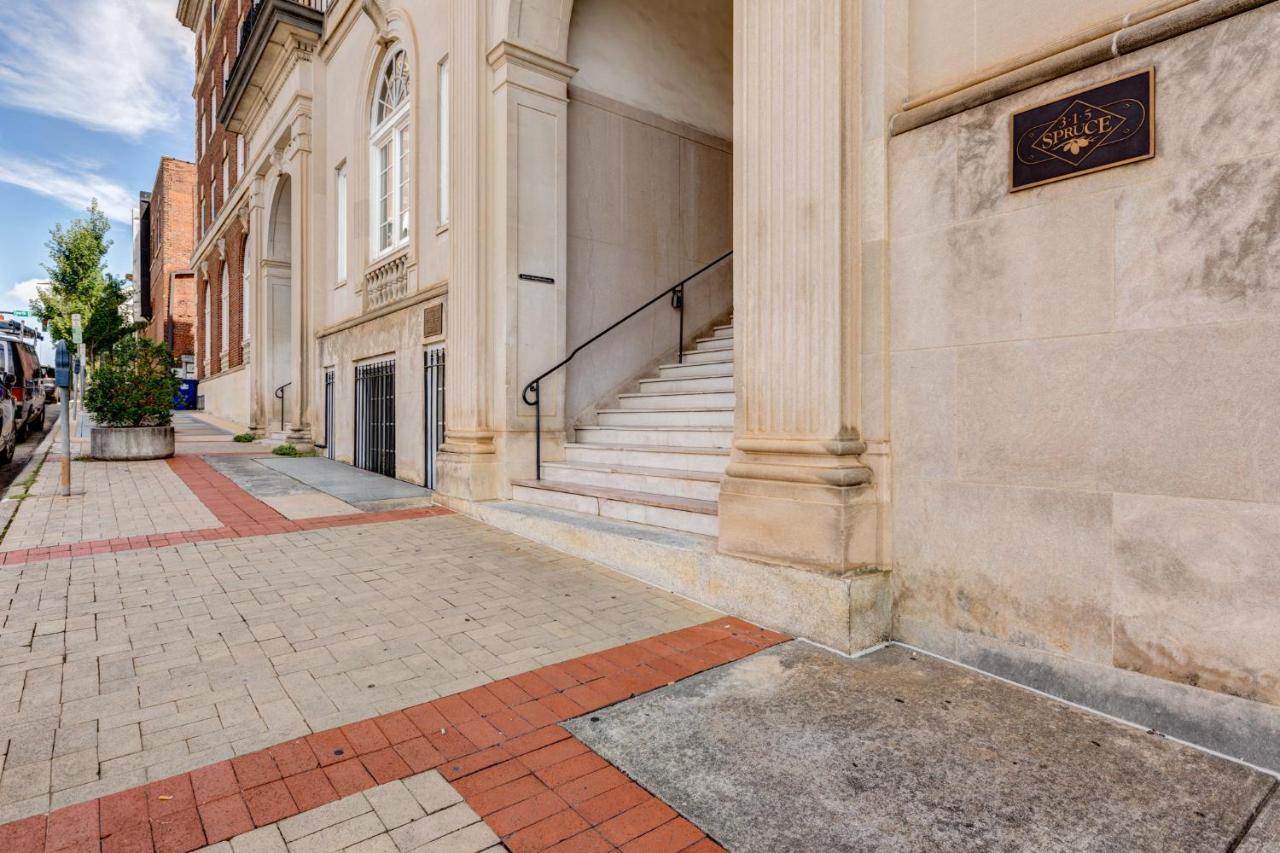 Entire Condo In Downtown Winston Bagian luar foto