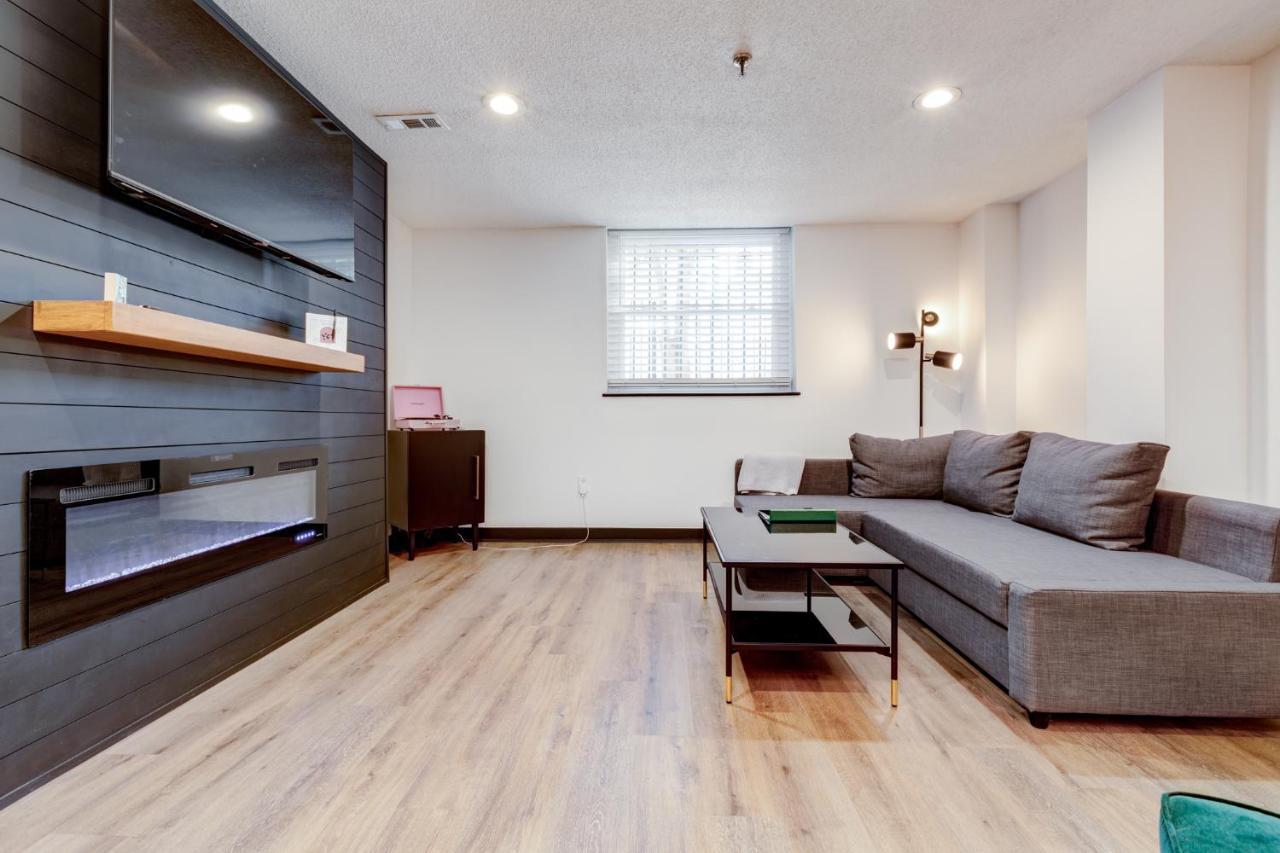 Entire Condo In Downtown Winston Bagian luar foto